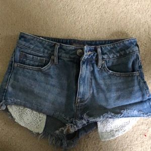 Kendall & Kylie denim shorts size 2-3